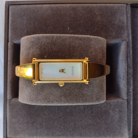 Gucci watch main image 6
